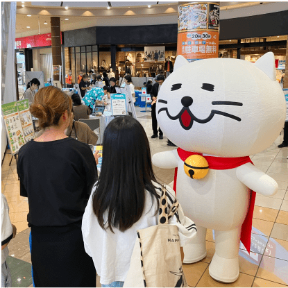 イオンモールに登場した着ぐるみニャートラル