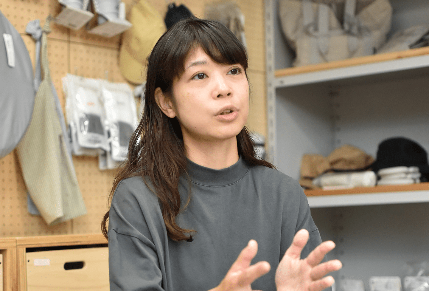 原田綾子さん　これまで地域の人とつながり地域活性化事業に携わってきた経験を活かし、千里中央公園を訪れる人たちと行政（豊中市）や企業など皆がつながる機会を作っている。